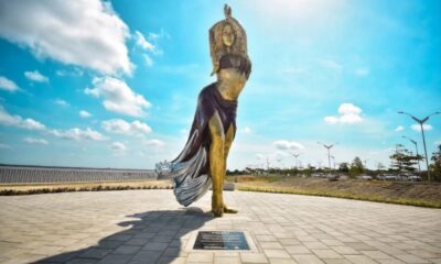 Develan estatua de Shakira en Colombia