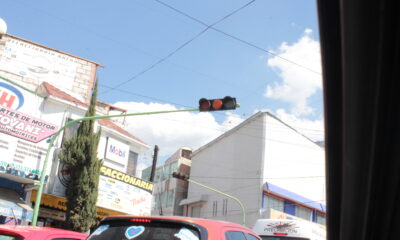 Caos en diversas calles de Pachuca por semáforos descompuestos