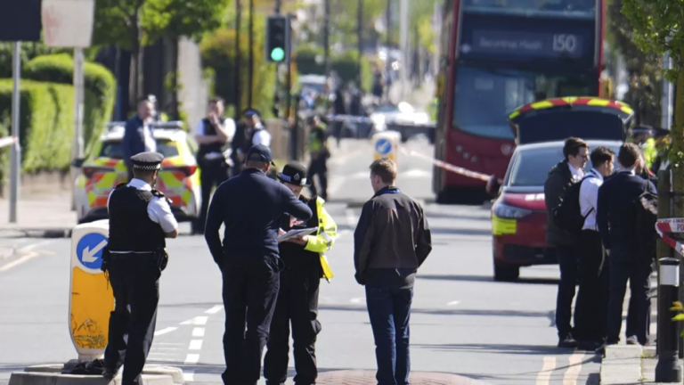 Video| La Policía detiene a un hombre armado con una espada en Londres: hay cinco hospitalizados